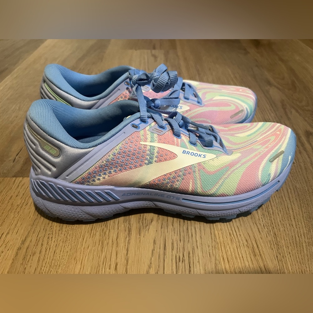 Brooks Women's Empower Her Adrenaline GTS 22 Running Shoes